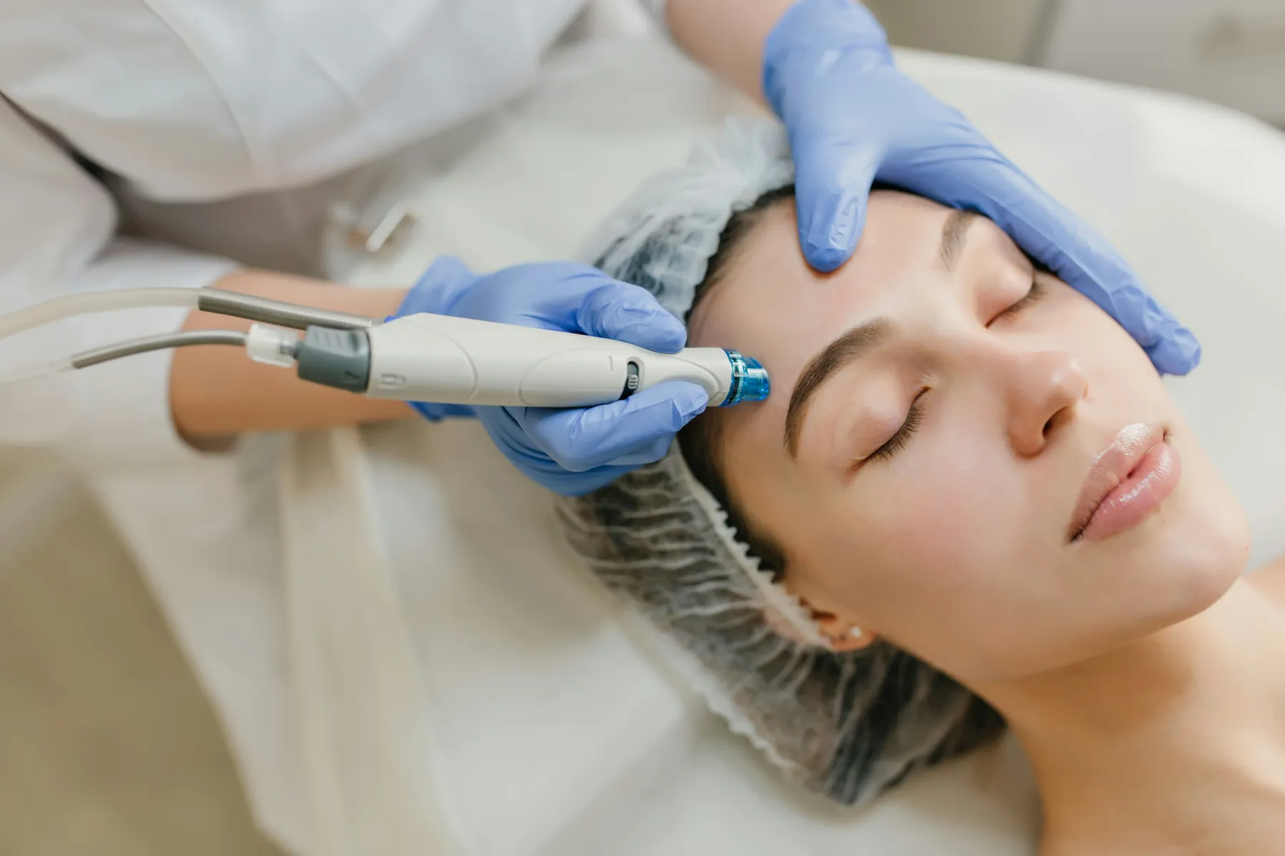 Dermaplaning facial en Yeya Fisio-Spa