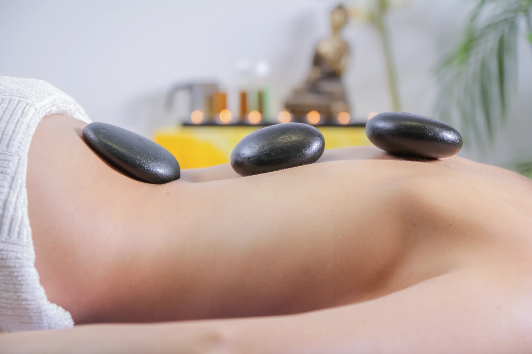 Masaje con piedras calientes en Yeya Fisio-Spa